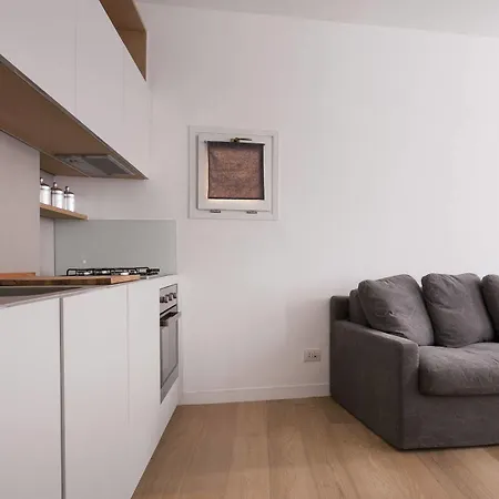 Apartman Corso 6 *