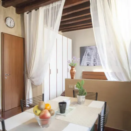Corso 6 * Milánó