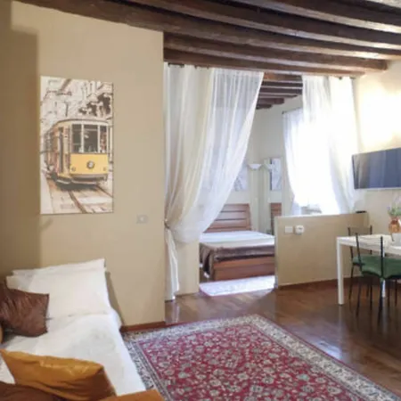 Apartman Corso 6 *